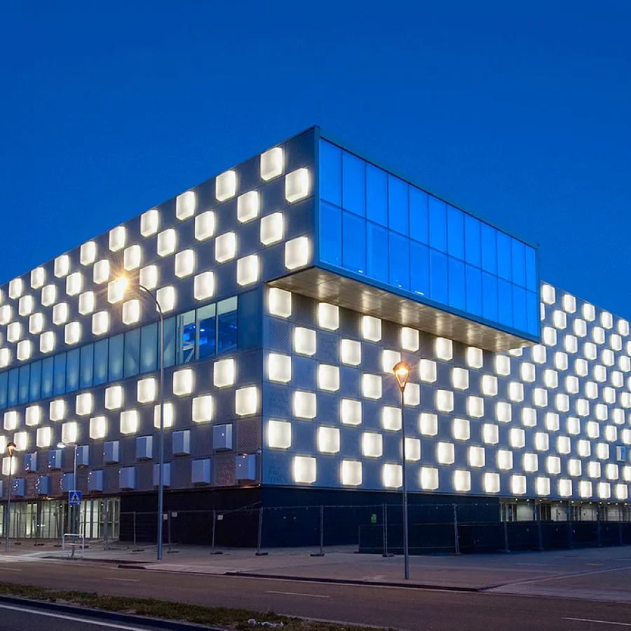 Arena Navarra foto exterior de noche