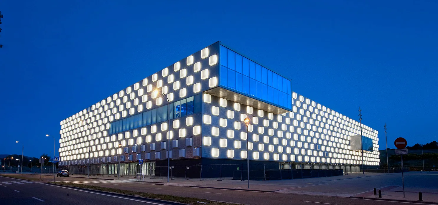 Arena Navarra foto exterior de noche