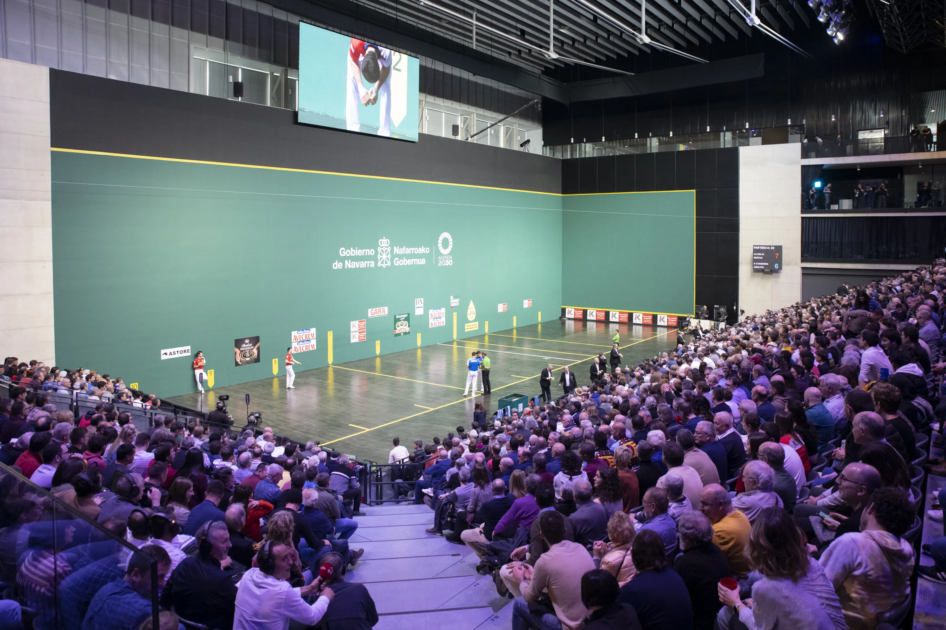 pelota mano en arena